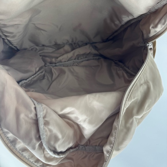 Lululemon Tan Everywhere
Backpack 22L - Picture 13 of 13